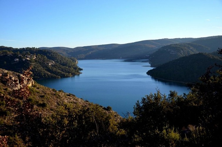 Sur les hauteurs du lac d'Esparron
