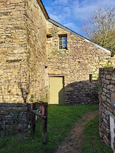 Entrée du chemin vers la venelle de l'Hostellerie