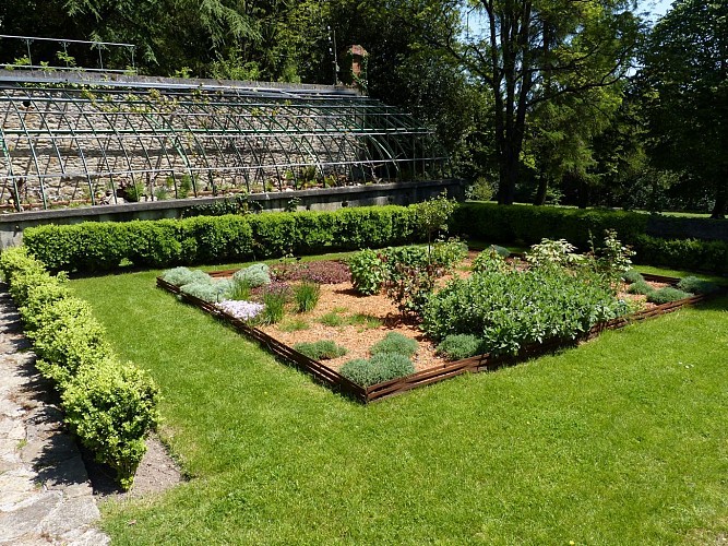 Parc du Bunz, serre et jardin des huits carrés