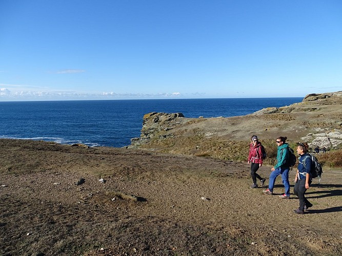 Randonneuses sur la côte sauvage