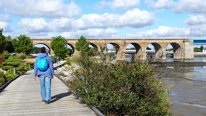 Le pont de chemin de fer