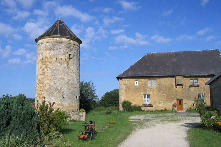 La tourelle, Harricourt
