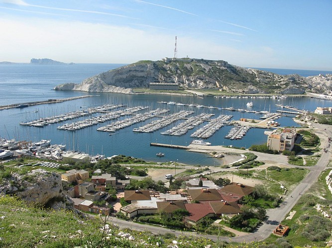 Hiking in Frioul on the island of Ratonneau