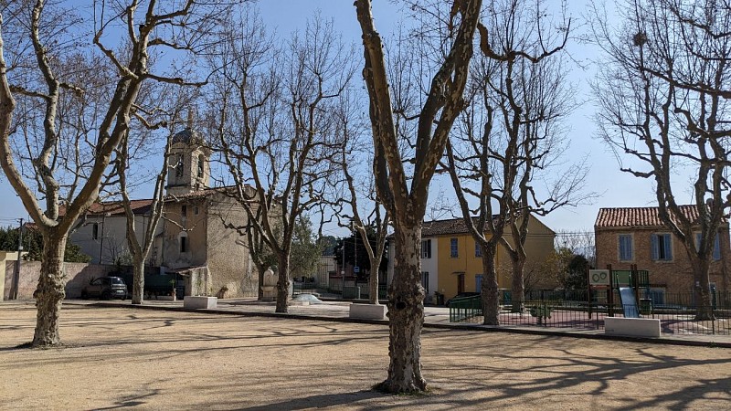 Eoures place du village