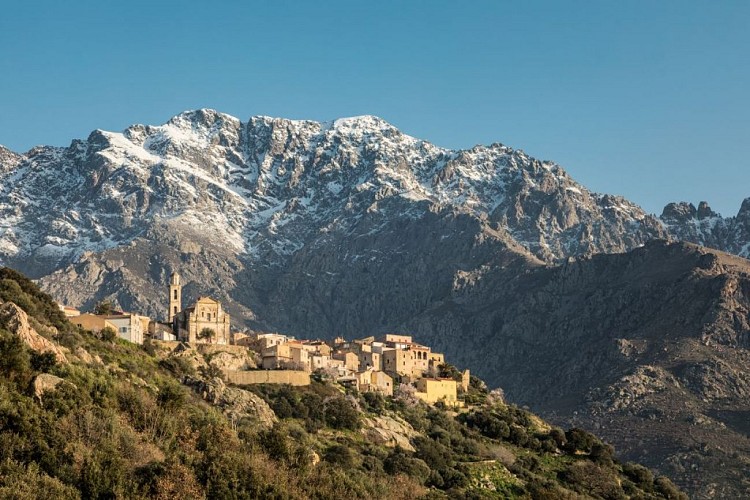 Montemaggiore_Monte Grosso©iStock-joningall-