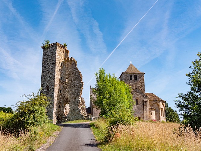 Château et église de Cornil