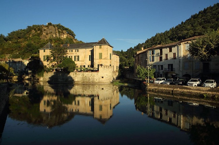 Lunas, le château au bord du Gravezon