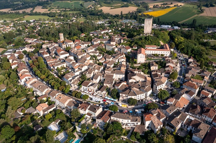 Vue drone du village de Montcuq