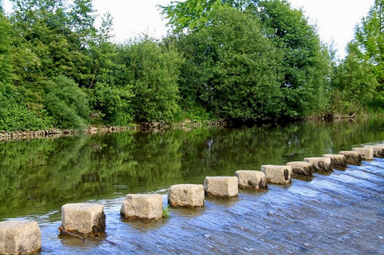 Chaussée des "Petits Bonhommes"