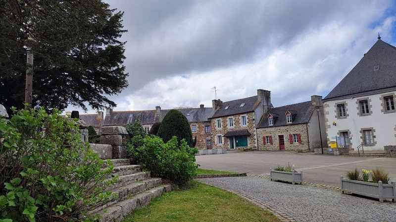 La place du village | Plouégat-Guérand