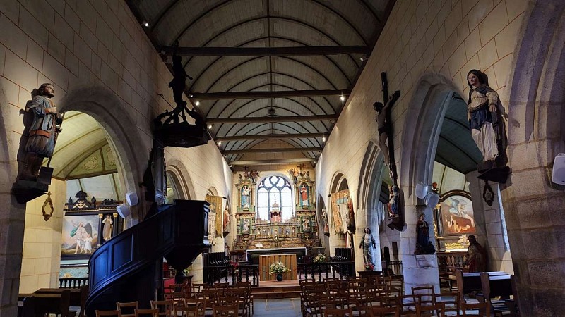 Intérieur restauré de L'église de Plouégat-Guérrand