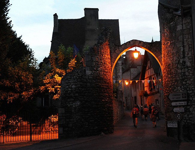 Porte médiévale à Billy