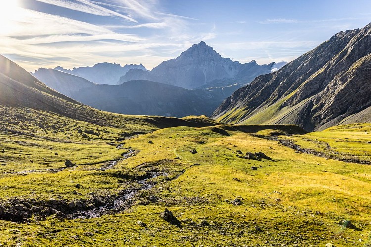 Tour des Aiguilles d'Arves : Refuge du Goléon - Refuge des Aiguilles d ...