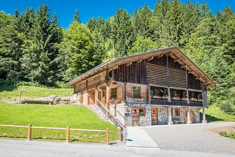 Educational trail to Le Hameau des Alpes_La Clusaz