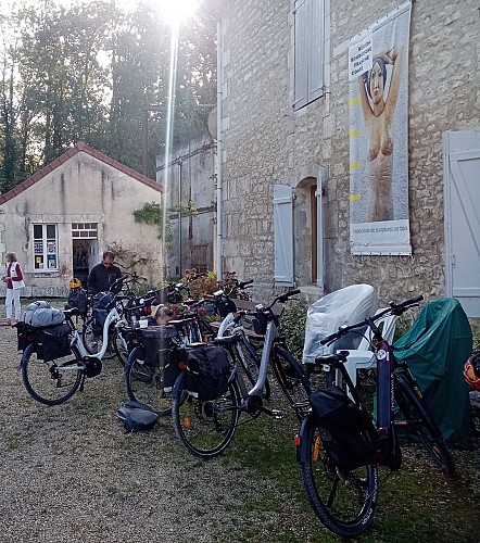Tour de Bourgogne, parking vélos du Musée Pierre Merlier