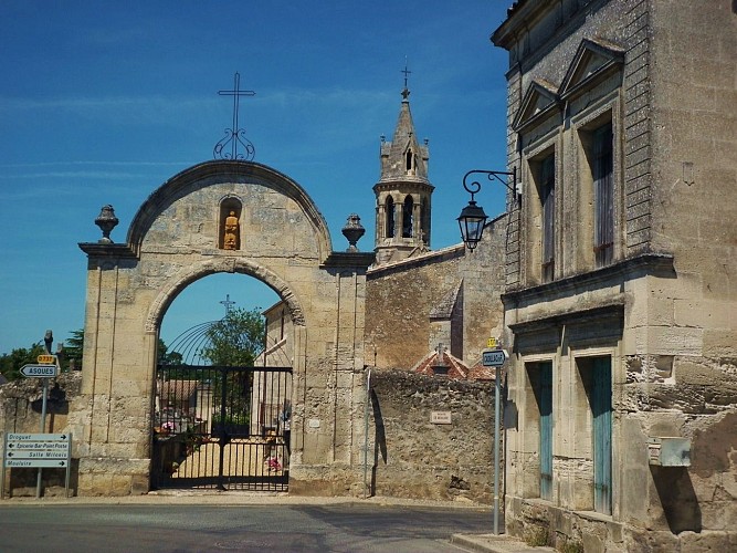 saint-romain-la-virvee - portail église