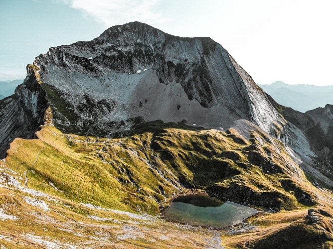 Mont-Charvin-See_Manigod