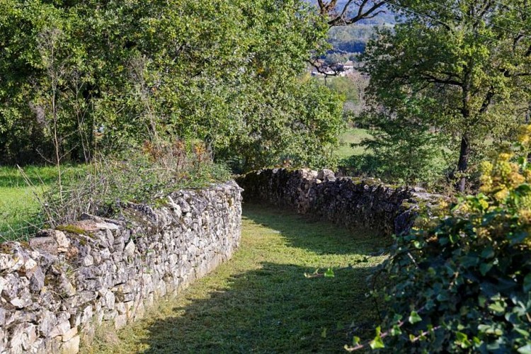 Sentier de découverte de Les Cabannes "Sur les traces des bâtisseurs"