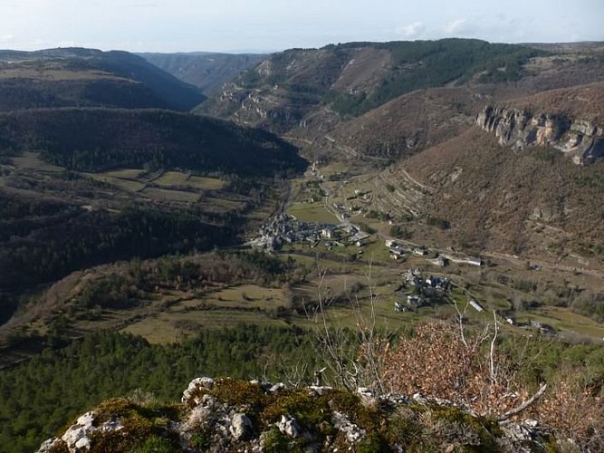 Vue sur la vallée du Trévezel