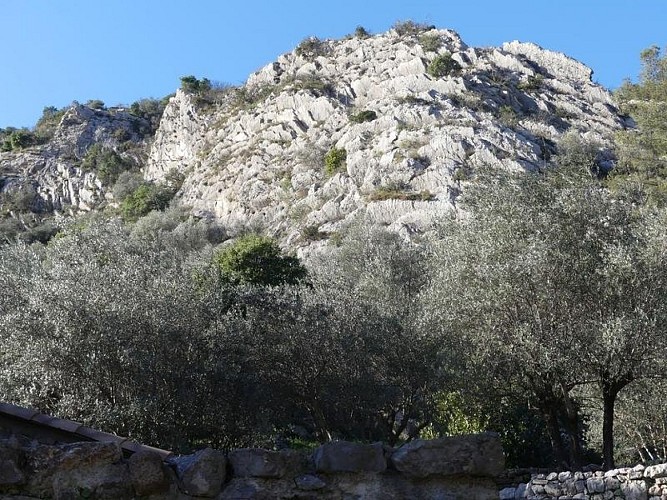 Montée au rocher