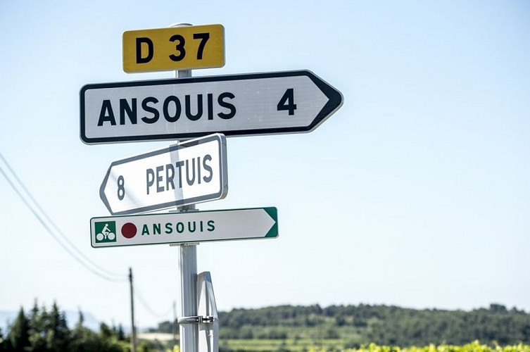 Panneau directionnel à suivre !