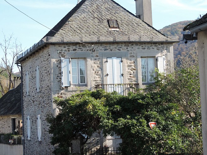 Coquette maison bordure de route_9