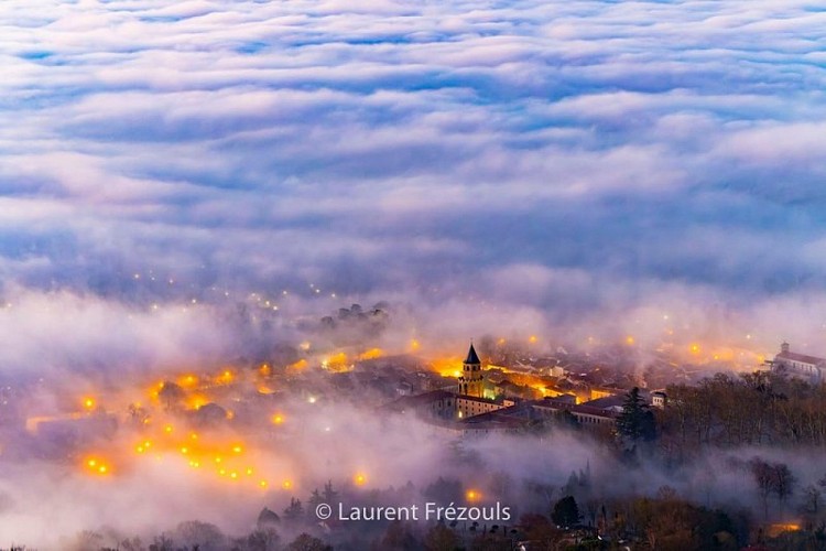 Sorèze dans la brume depuis Berniquaut