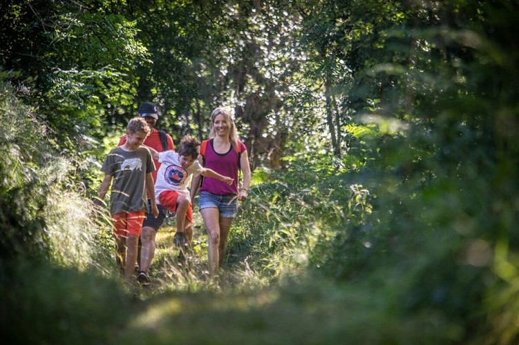 Balade en famille au bord du Viaur