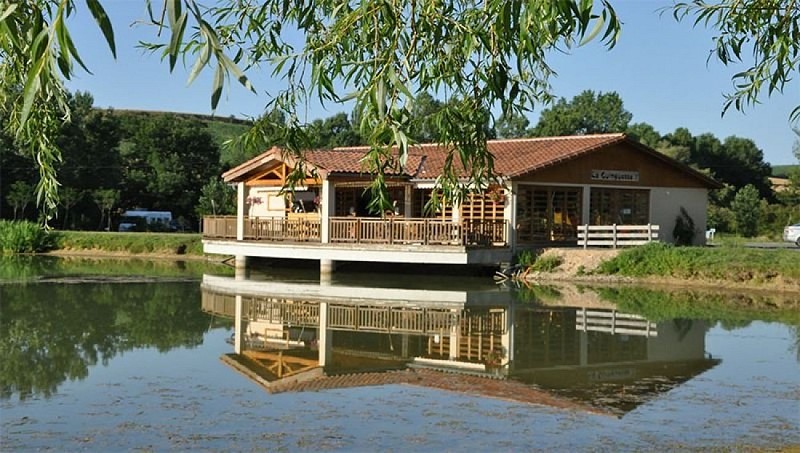Guinguette à la base de loisirs des Sourigous