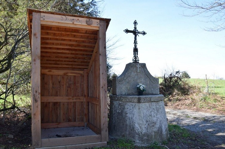 Cabane et calvaire randonnée du Singladou
