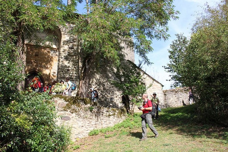Randonneurs à la chapelle des Infournats