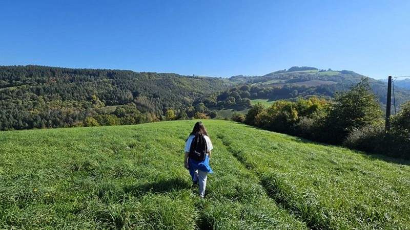 Descente dans la vallée après le hameau de Massalgues