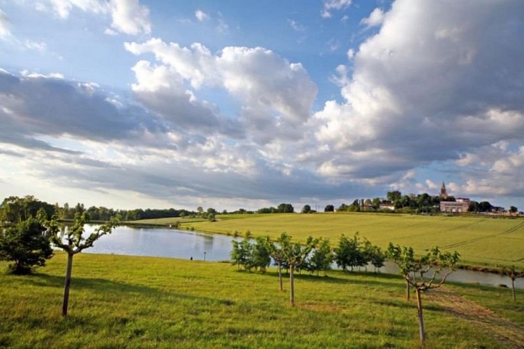 Clocher de Técou et le lac