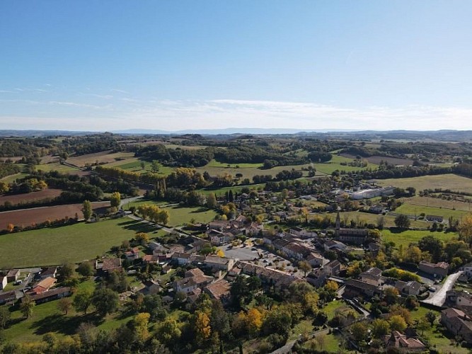 Vue de la croix sur le village de Lombers