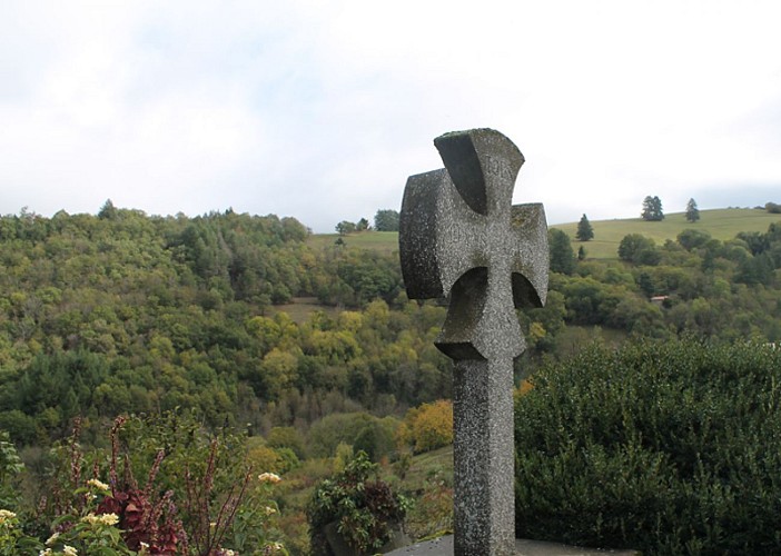 Croix discoïdale typique du territoire de Miolles et des monts d'Alban