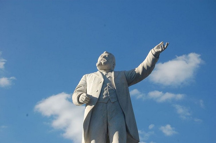 Statue de Jean Jaurès à Carmaux