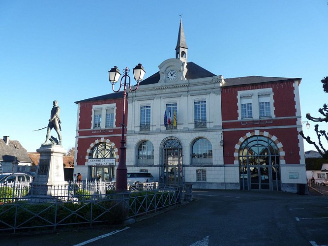 Le plateau du Gabas à VTT Pontacq hôtel de ville