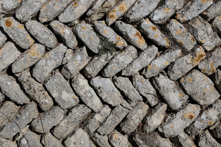 Mur en pierre sèche des Claparèdes