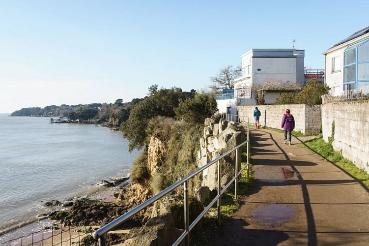 Randonnée sur le chemin côtier longeant la Plage de Porcé