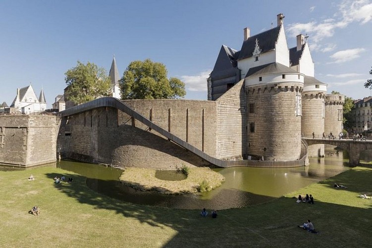 TACT architectes et Tangui Robert - Paysage glissé, Château des ducs de Bretagne, Nantes - Le Voyage à Nantes 2017 © [...]