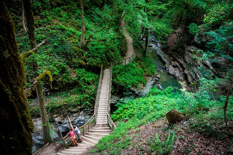 A walk to the Seythenex Waterfall_Faverges-Seythenex