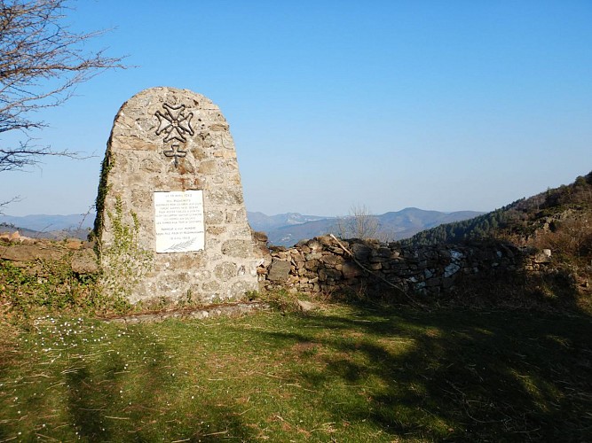 Stèle huguenote au Col de Mouzoulès