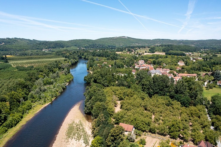 Village de creysse et rivière Dordogne