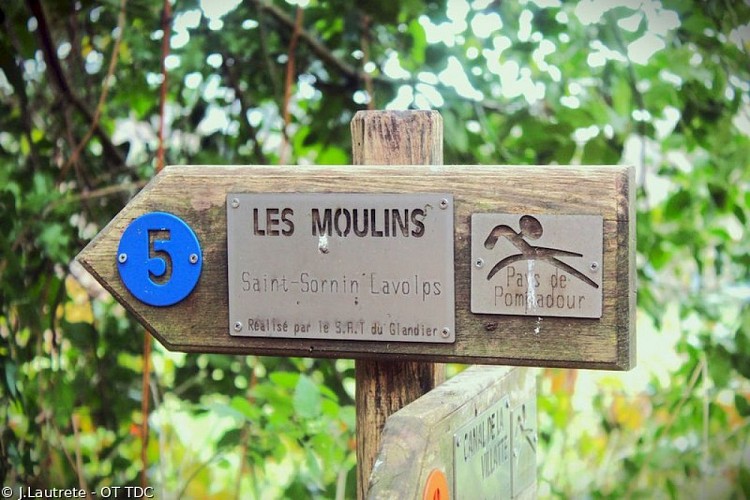Les Moulins