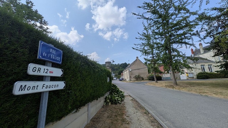 Chemin vers Mont Faucon I