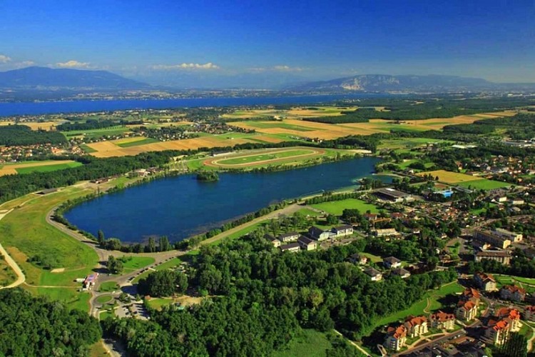 Vue aérienne de Divonne les Bains