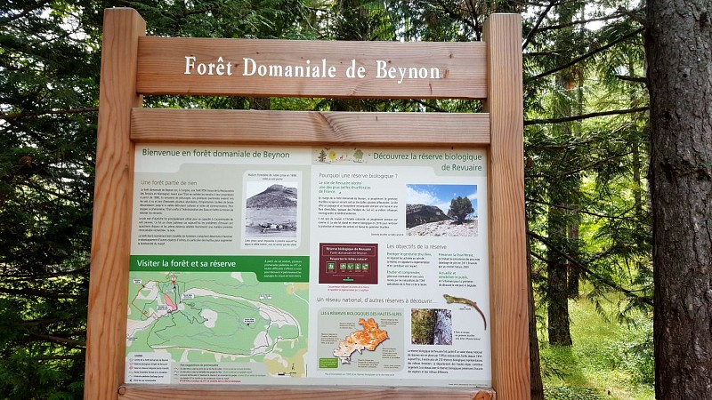 Hiking trail "Le Tour de la Montagne de Saint Genis"
