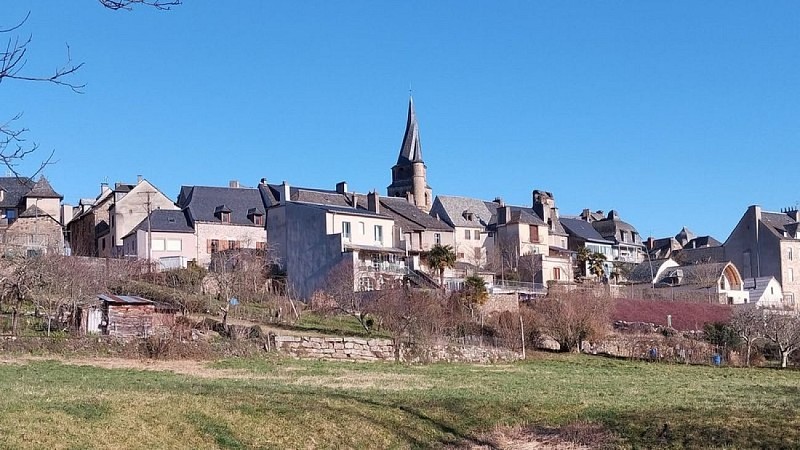 St-Côme-d'Olt depuis les jardins au bord du Lot