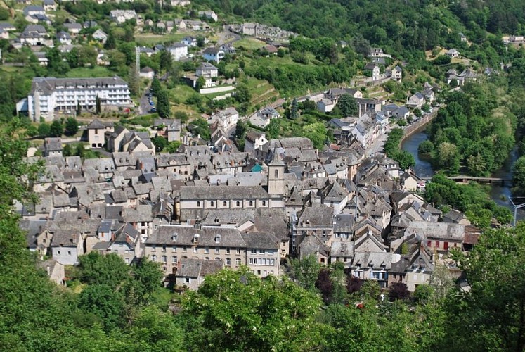 Point de vue sur le centre bourg d'Entraygues