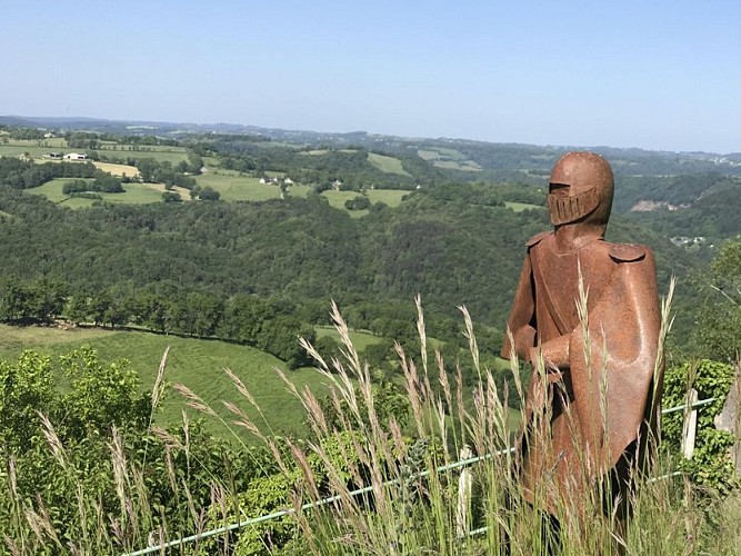 Le chevalier gardant l'esplanade du château
